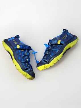 Keen boys size 3 newport 2 sandal in blue chartreuse Outdoor Closed-Toe Sandals